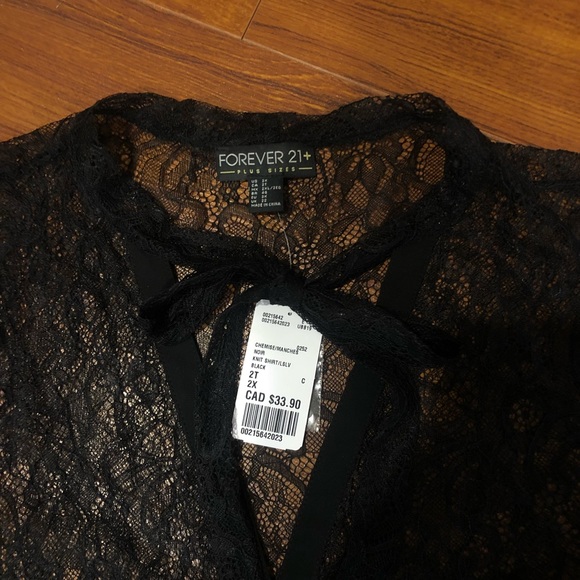 ✨2/$20✨FOREVER 21 PLUS SIZE LACE BUTTON UP BLOUSE✨ - Picture 3 of 3